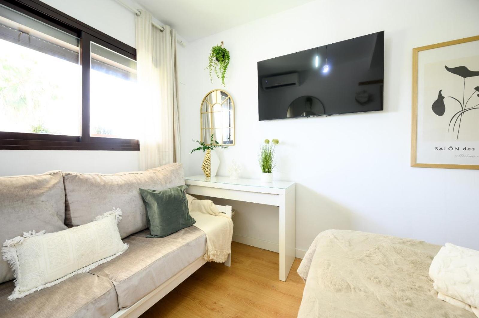 Estudio Con Parking Teatinos Malaga Living מראה חיצוני תמונה